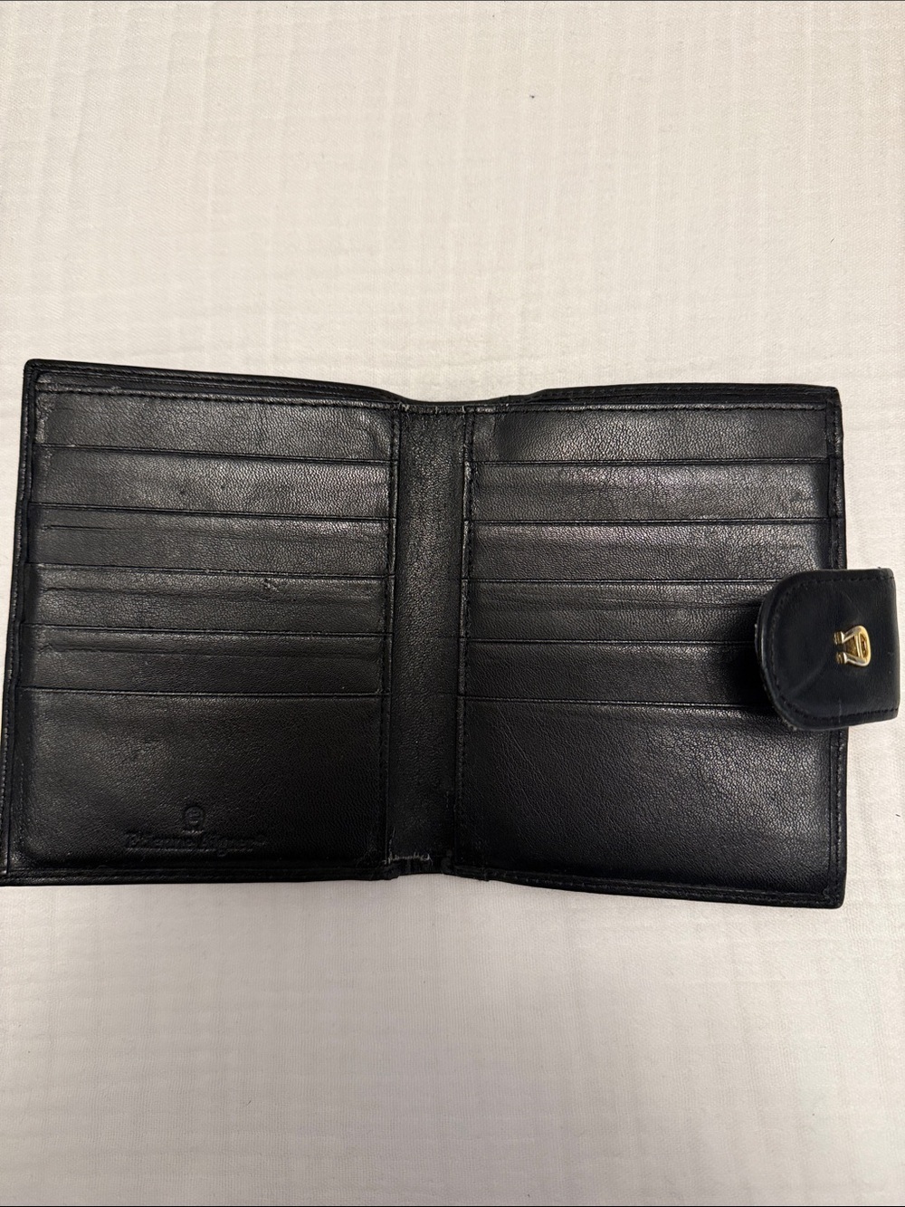 Vintage Etienne Aigner bi-fold black wallet with kiss lock coin - Picture 3 of 6